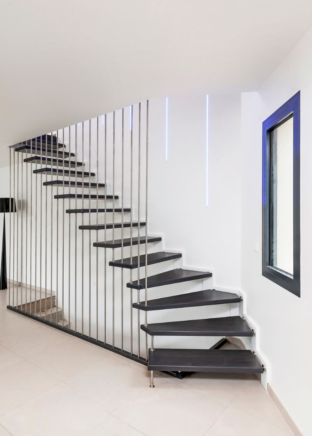 escalier-suspendu-artisan-bellifontain-treppenmeister-claustra