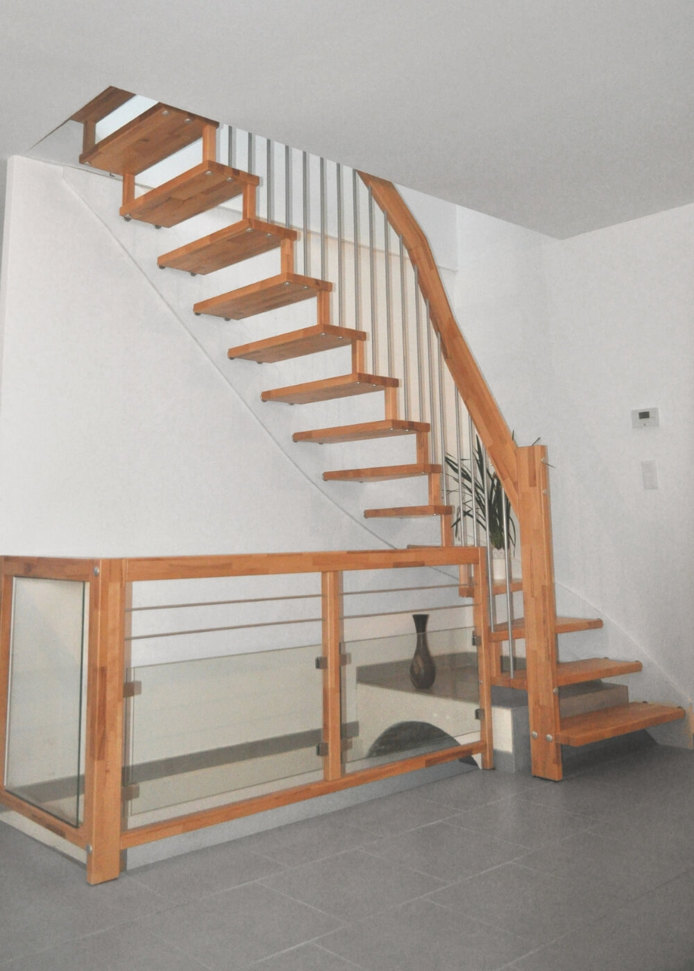 escalier-suspendu-artisan-bellifontain-treppenmeister-traditionnel