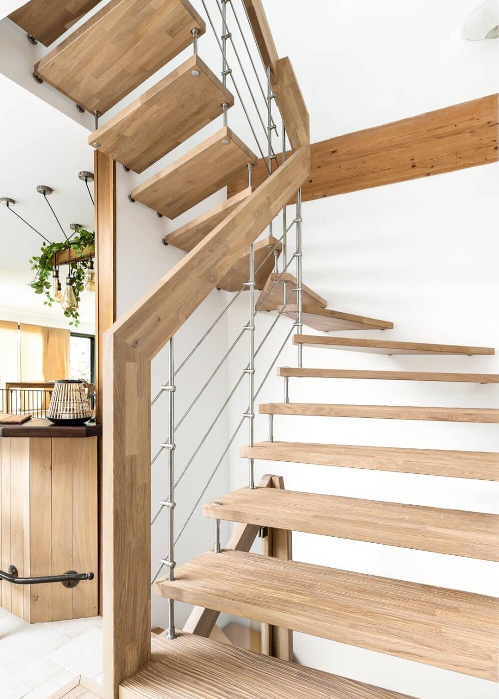 escalier-suspendu-moderne-métal-artisan-bellifontain-treppenmeister